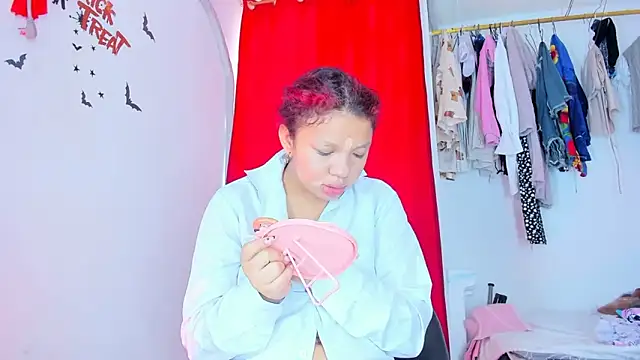 Emily Coper18 online show from November 1, 1:24 pm