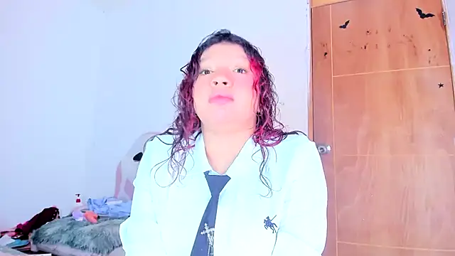 Emily Coper18 online show from May 2, 2:11 pm