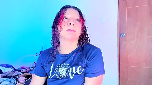 Snapshot of Emily_Coper18 chatting on May 10, 2:11 pm Emily Coper18 online show from May 10, 2:11 pm