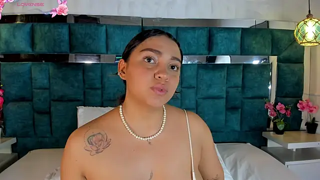 Snapshot of Abril_Gomez06 chatting on May 21, 8:05 pm Abril Gomez06 online show from May 21, 8:05 pm