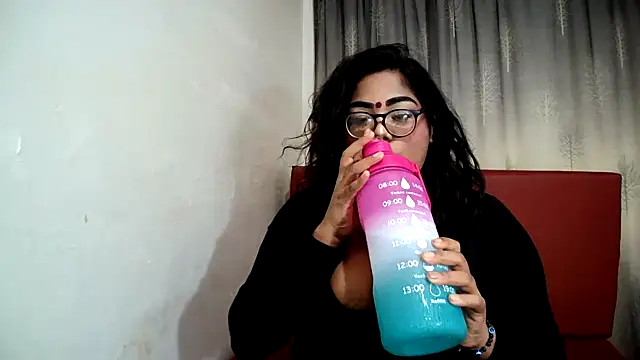 Indian Lola00 online show from February 6, 9:28 pm