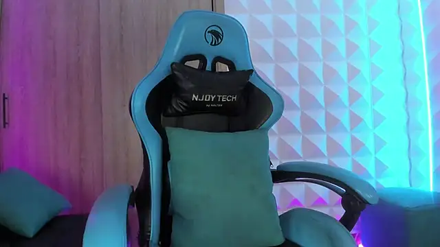 Snapshot of Jendralevis chatting on March 11, 10:53 pm Jendralevis online show from March 11, 10:53 pm