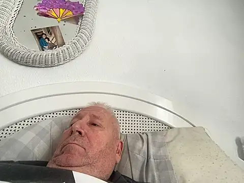 Bossinmidd12 online show from February 11, 12:37 pm