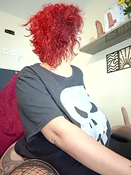 Snapshot of Escarlate4you_ chatting on June 4, 10:10 am Escarlate4you online show from June 4, 10:10 am