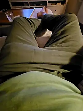 Snapshot of BigPassion89 chatting on December 16, 8:36 pm BigPassion89 online show from December 16, 8:36 pm