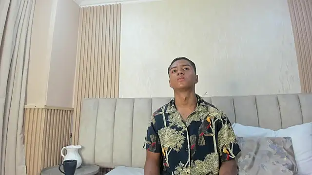 Snapshot of MagnusKing_ chatting on May 6, 11:04 am MagnusKing online show from May 6, 11:04 am