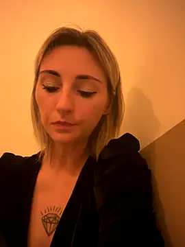 sexy blondie92 online show from October 25, 8:14 pm