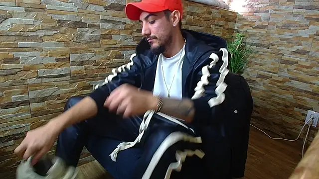 Snapshot of AndrewBanner chatting on January 15, 7:59 am AndrewBanner online show from January 15, 7:59 am