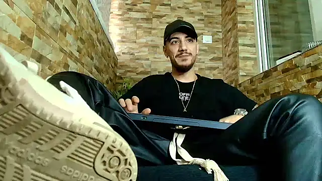Snapshot of AndrewBanner chatting on January 22, 10:40 am AndrewBanner online show from January 22, 10:40 am