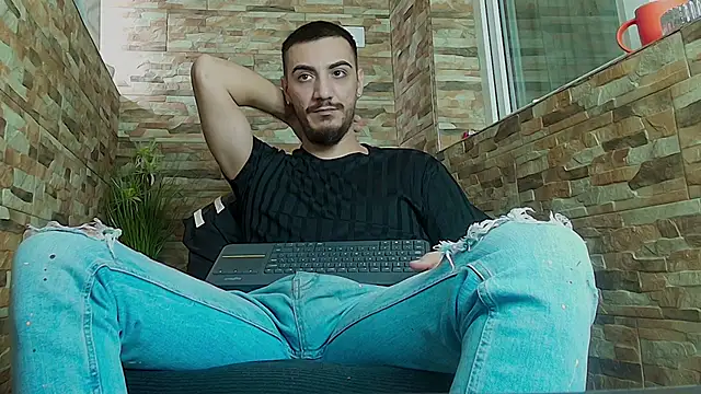 Snapshot of AndrewBanner chatting on January 27, 7:35 am AndrewBanner online show from January 27, 7:35 am