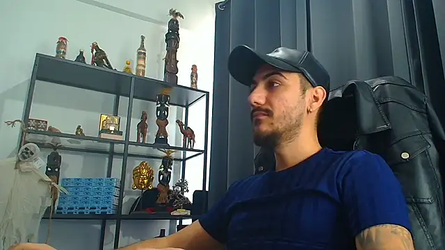 Snapshot of AndrewBanner chatting on February 21, 8:51 am AndrewBanner online show from February 21, 8:51 am