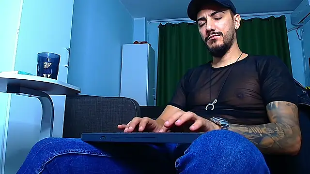 Snapshot of AndrewBanner chatting on September 21, 3:19 am AndrewBanner online show from September 21, 3:19 am