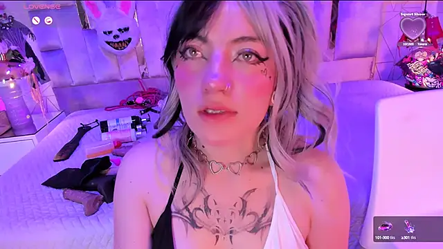 Broklinwhite  online show from January 26, 1:04 pm