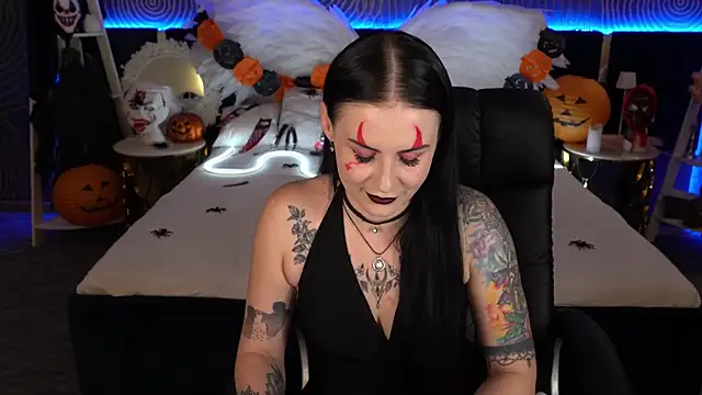 AmberDismond online show from October 31, 1:45 pm