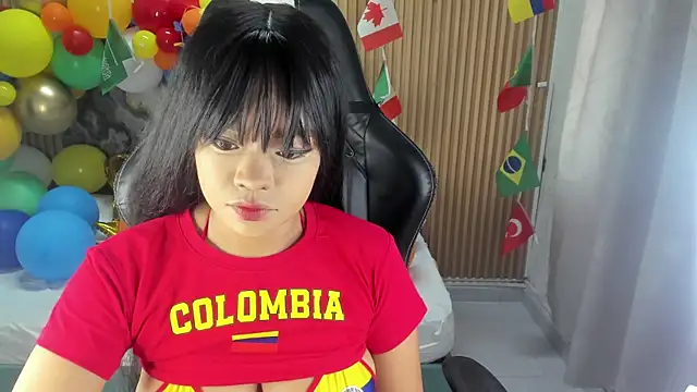 Snapshot of Lili_16 chatting on June 16, 11:13 am Lili 16 online show from June 16, 11:13 am