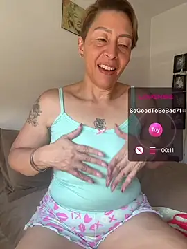 Snapshot of elmarsexydoll chatting on June 24, 5:23 pm elmarsexydoll online show from June 24, 5:23 pm
