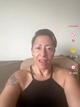 Snapshot of elmarsexydoll chatting on July 4, 11:27 am elmarsexydoll online show from July 4, 11:27 am
