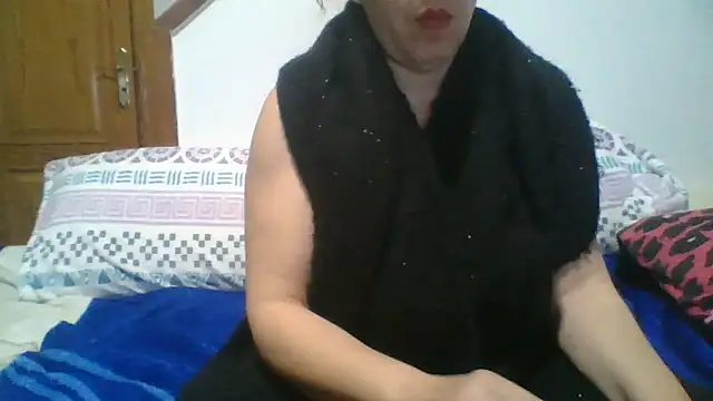 Snapshot of julietesexy80 chatting on March 11, 8:20 am julietesexy80 online show from March 11, 8:20 am