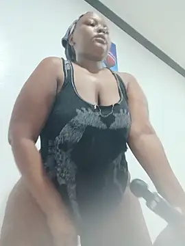 queennapal online show from May 21, 4:47 pm