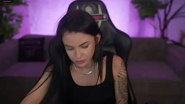 Snapshot of Tina_Breeze chatting on June 15, 11:23 am Tina Breeze online show from June 15, 11:23 am