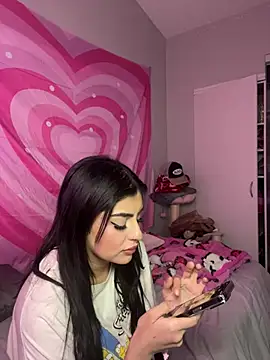 Snapshot of ThickerThanYoBitch chatting on January 26, 12:11 pm ThickerThanYoBitch online show from January 26, 12:11 pm