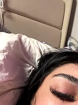 Snapshot of ThickerThanYoBitch chatting on October 13, 4:51 pm ThickerThanYoBitch online show from October 13, 4:51 pm