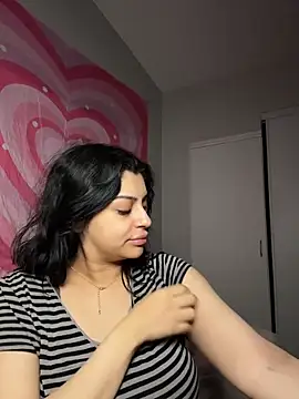 ThickerThanYoBitch online show from February 15, 11:41 am