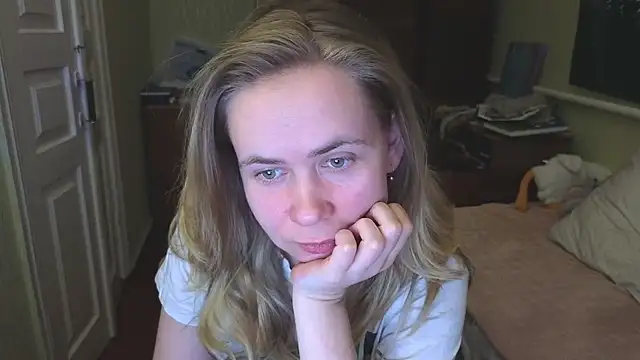 Riley Roo online show from March 10, 6:45 pm