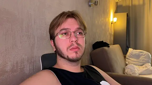 kiopiggy online show from November 5, 6:57 am