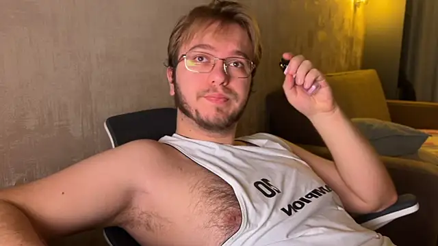 kiopiggy online show from November 9, 7:06 am