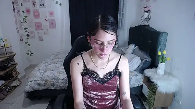 IsaBaileys  online show from June 8, 2:01 am