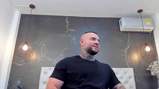 Snapshot of BruceDallas chatting on December 8, 6:11 am BruceDallas online show from December 8, 6:11 am