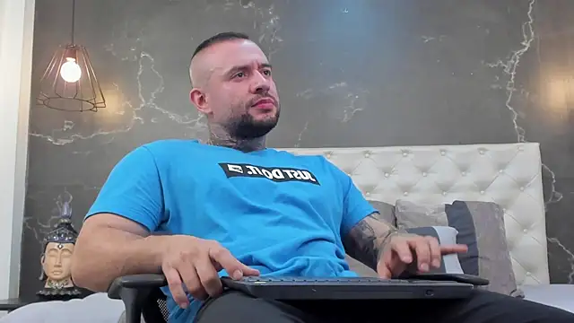 Snapshot of BruceDallas chatting on January 16, 3:45 am BruceDallas online show from January 16, 3:45 am