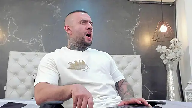 Snapshot of BruceDallas chatting on March 21, 2:28 am BruceDallas online show from March 21, 2:28 am