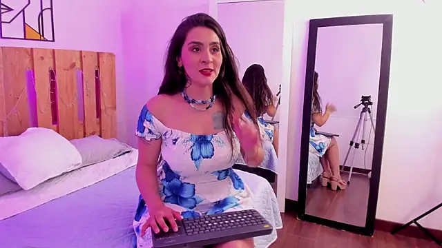 emily amaya online show from July 7, 8:35 pm