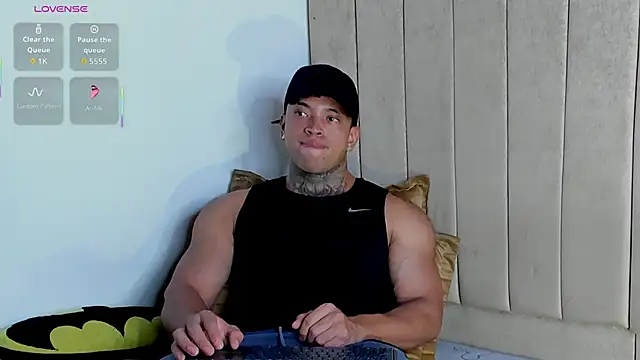 Snapshot of Stiven_collins chatting on May 19, 5:03 am Stiven collins online show from May 19, 5:03 am