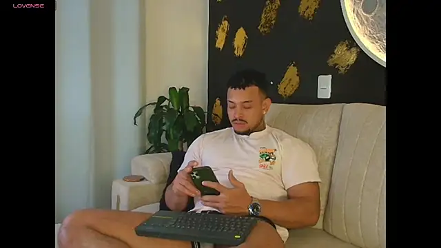 Snapshot of Stiven_collins chatting on July 16, 5:57 am Stiven collins online show from July 16, 5:57 am