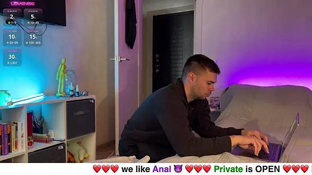 Snapshot of nikitos4you chatting on March 22, 7:47 am nikitos4you online show from March 22, 7:47 am