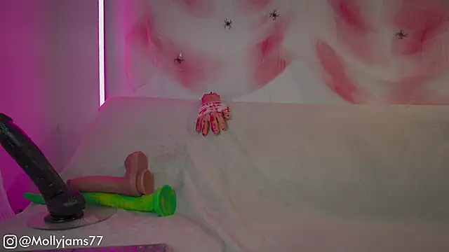 Snapshot of MollyJams-77 chatting on October 24, 12:52 am MollyJams-77 online show from October 24, 12:52 am