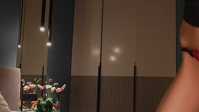 Snapshot of poisonn_girlll chatting on February 4, 6:36 pm poisonn girlll online show from February 4, 6:36 pm