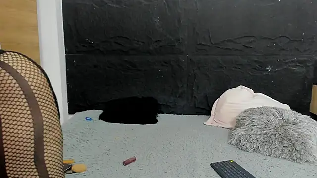 Snapshot of emakross chatting on February 22, 12:05 am emakross online show from February 22, 12:05 am