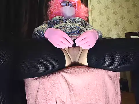 Snapshot of Crossdresser_Elena chatting on June 14, 8:44 pm Crossdresser Elena online show from June 14, 8:44 pm