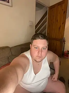 Snapshot of Lukeyboy027 chatting on January 2, 12:13 am Lukeyboy027 online show from January 2, 12:13 am