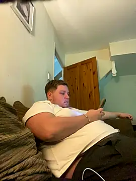 Snapshot of Lukeyboy027 chatting on November 9, 3:21 pm Lukeyboy027 online show from November 9, 3:21 pm