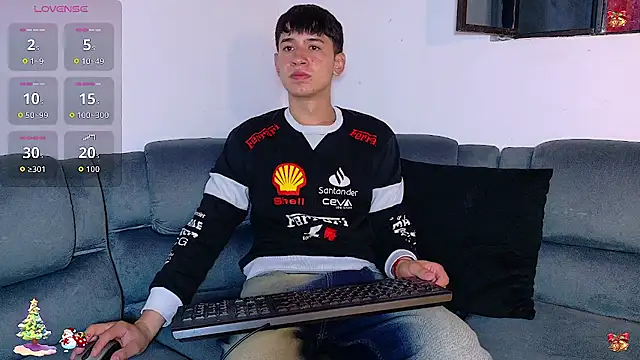 Mr daren  online show from December 3, 7:01 pm