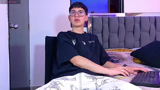 Snapshot of Mr_daren_ chatting on June 19, 7:28 pm Mr daren online show from June 19, 7:28 pm