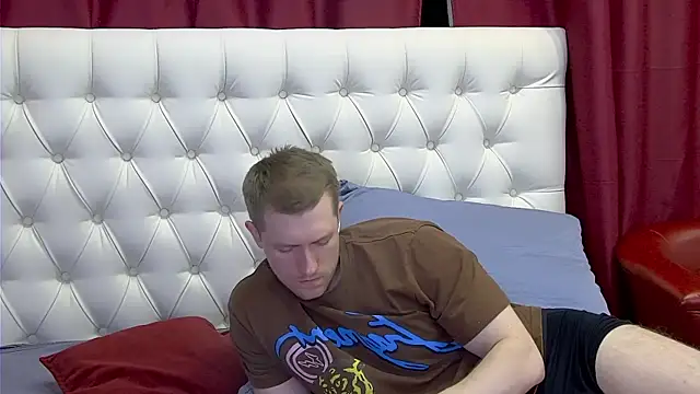 Snapshot of EthanPinkman chatting on May 12, 5:37 am EthanPinkman online show from May 12, 5:37 am