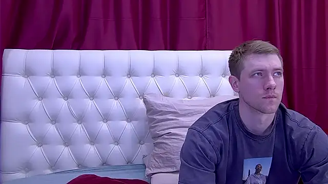 Snapshot of EthanPinkman chatting on May 31, 4:42 am EthanPinkman online show from May 31, 4:42 am