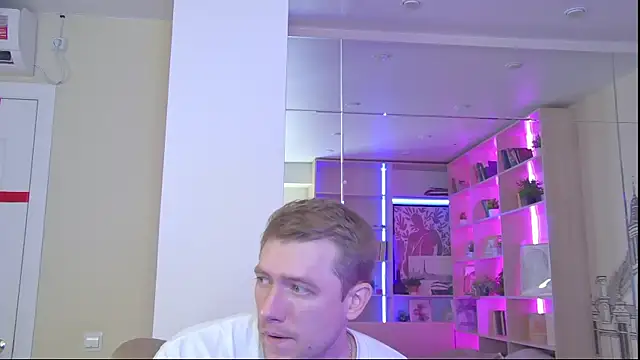Snapshot of EthanPinkman chatting on June 5, 5:03 am EthanPinkman online show from June 5, 5:03 am