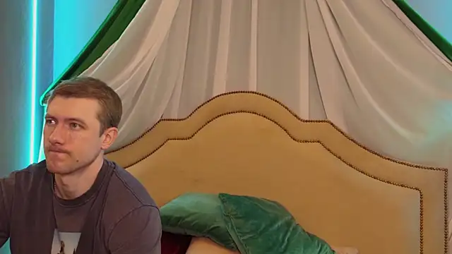 Snapshot of EthanPinkman chatting on June 9, 4:57 am EthanPinkman online show from June 9, 4:57 am